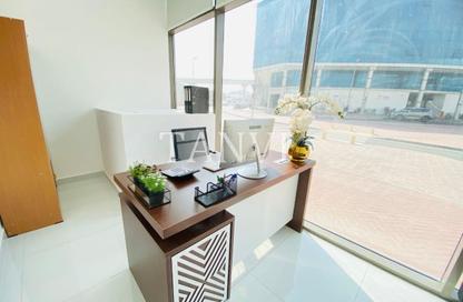 Office Space - Studio - 1 Bathroom for rent in Red Avenue - Al Garhoud - Dubai