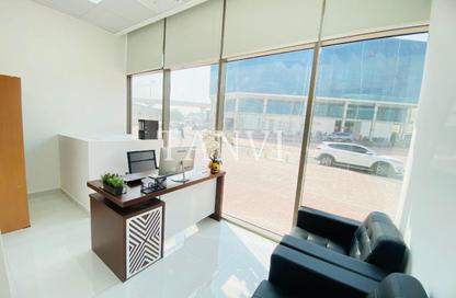Office Space - Studio - 1 Bathroom for rent in Red Avenue - Al Garhoud - Dubai