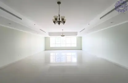 شقة - 4 غرف نوم - 5 حمامات للايجار في برج ريفيرا - كورنيش الخان - الخان - الشارقة