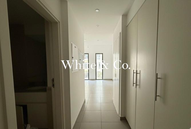 Well Maintained | 12 Cheques | Vacant Now photo 3
