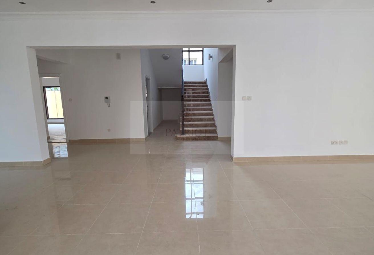 Marvelous 6 bed + Maid | Private Garden | Spacious photo 6
