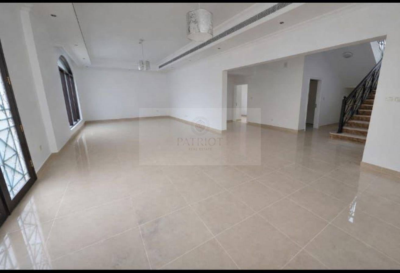 Marvelous 6 bed + Maid | Private Garden | Spacious photo 5