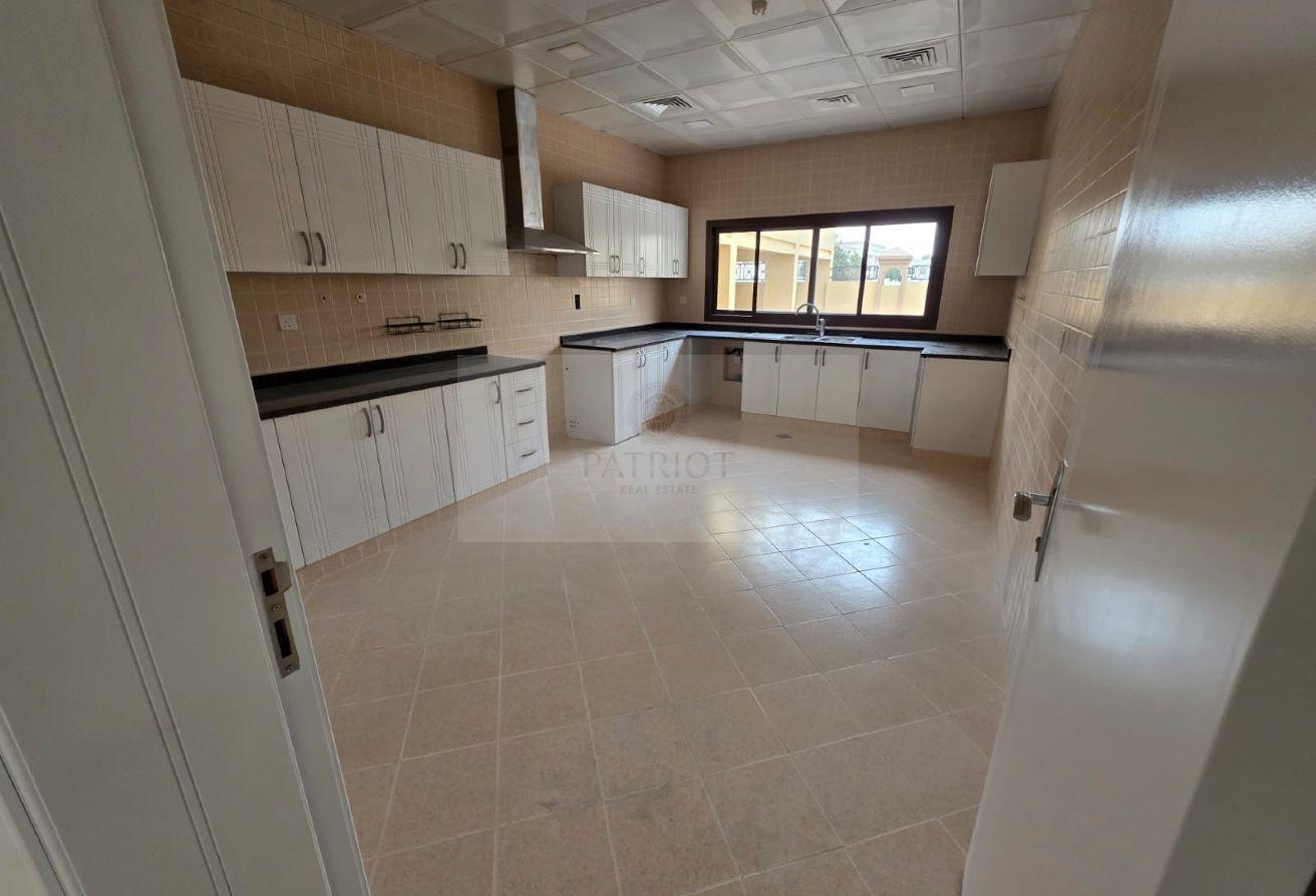 Marvelous 6 bed + Maid | Private Garden | Spacious photo 7