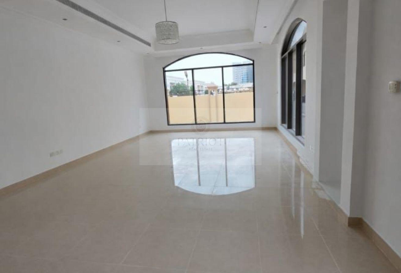 Marvelous 6 bed + Maid | Private Garden | Spacious photo 4