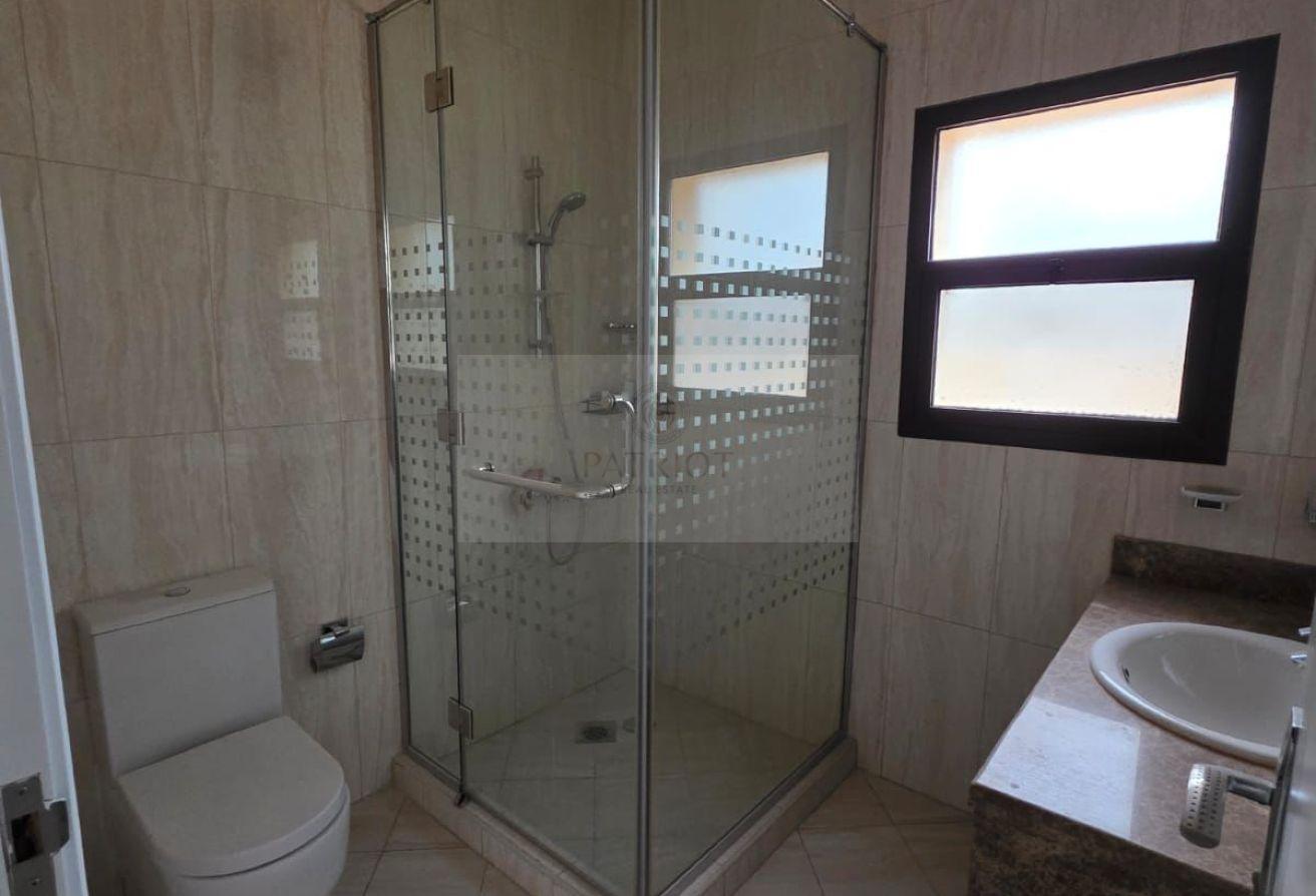 Marvelous 6 bed + Maid | Private Garden | Spacious photo 21
