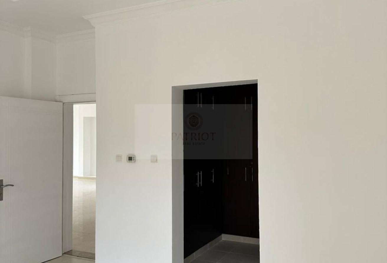 Marvelous 6 bed + Maid | Private Garden | Spacious photo 13