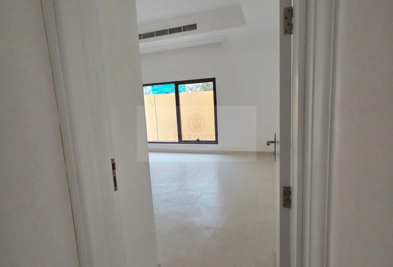 Marvelous 6 bed + Maid | Private Garden | Spacious photo 15