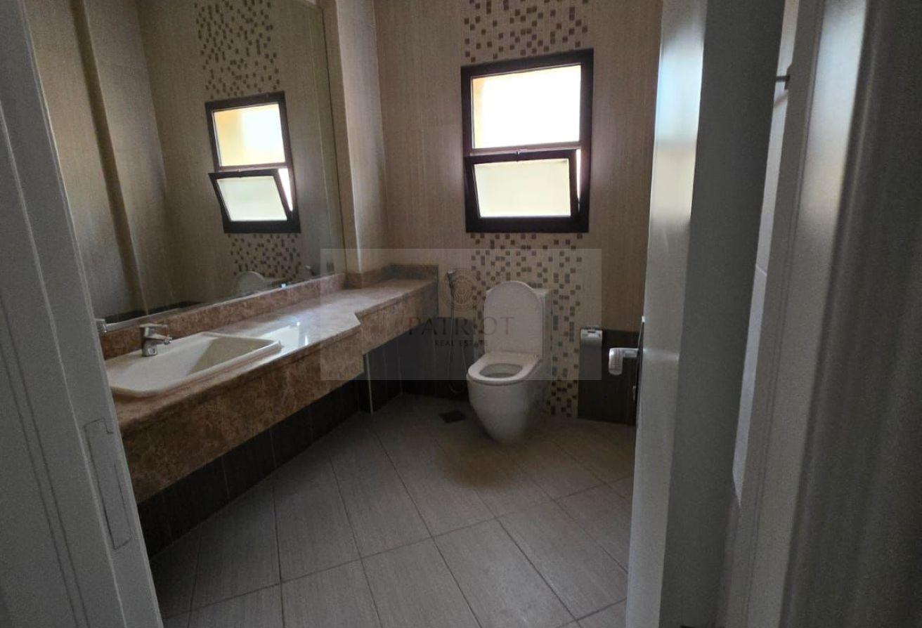 Marvelous 6 bed + Maid | Private Garden | Spacious photo 24