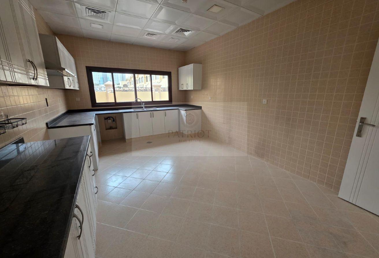 Marvelous 6 bed + Maid | Private Garden | Spacious photo 8