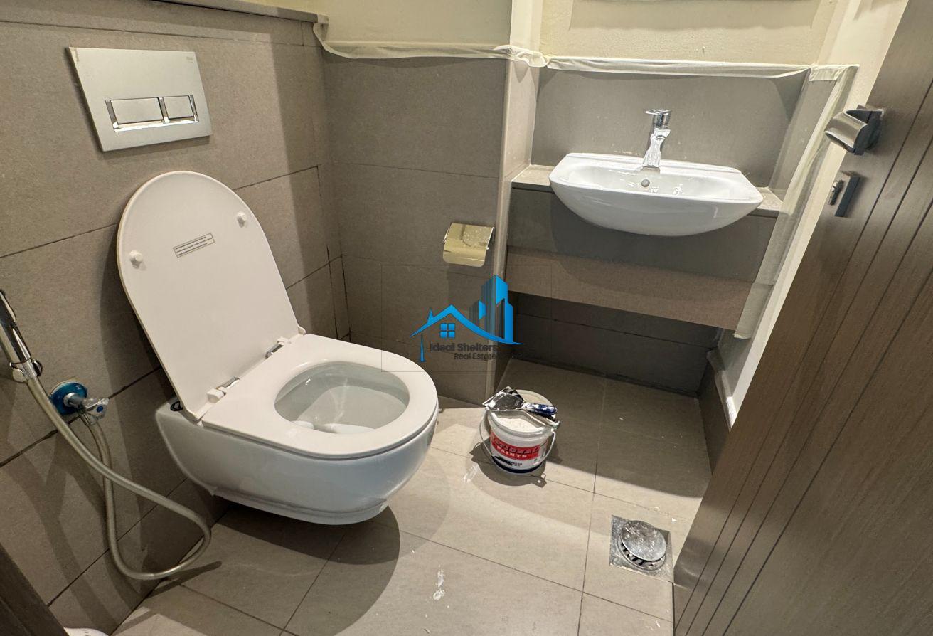 818 SQFT | HUGE SIZE 1BHK | PRIME LOCATION photo 3