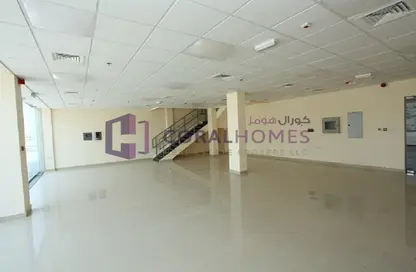 مستودع - استوديو للايجار في شارع الشيخ زايد - دبي