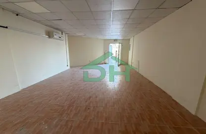 متجر - استوديو - 1 حمام للايجار في Q05 - طراز فرنسي - المدينة العالمية - دبي