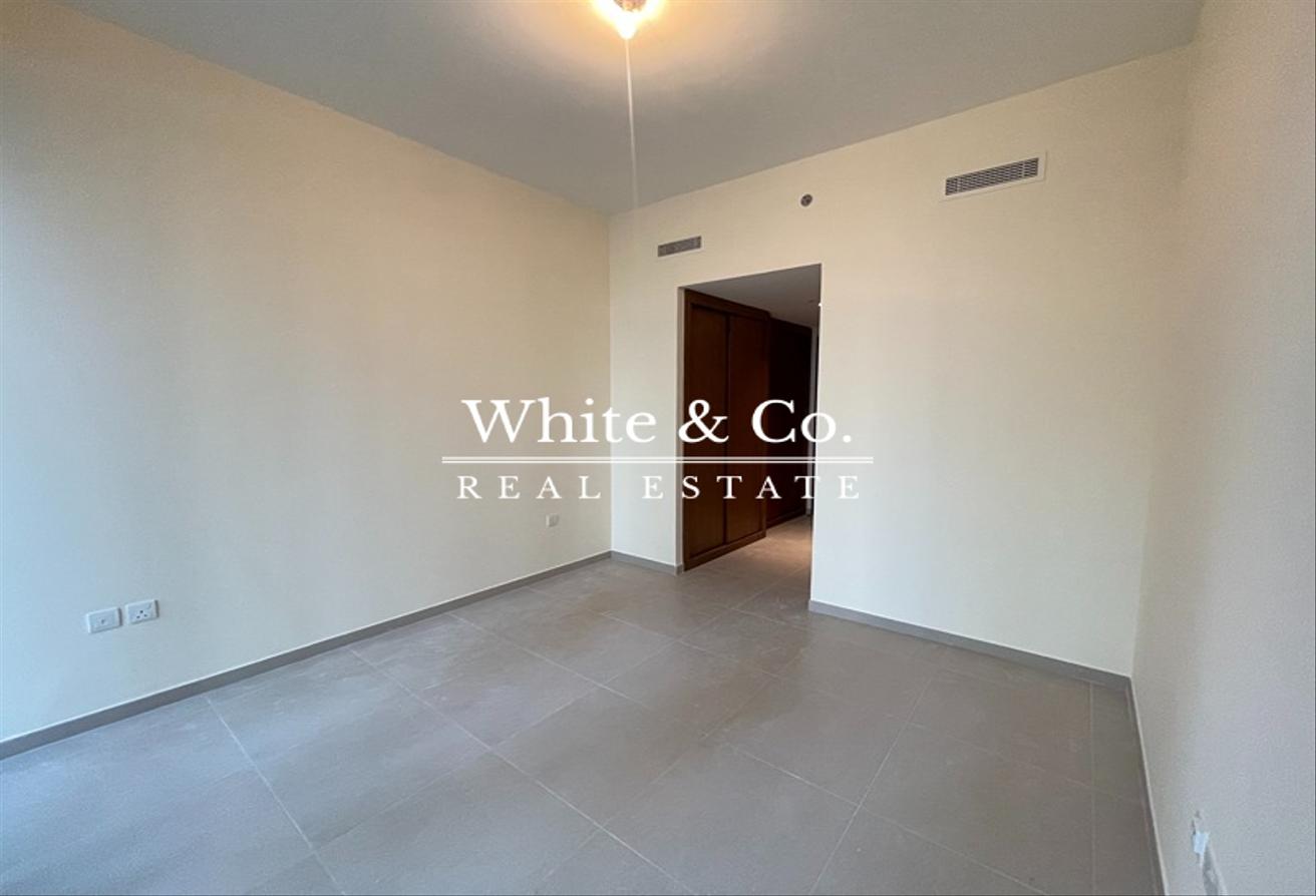 FULL BLVD VIEW | 01 LAYOUT | UNFURNISHED photo 6
