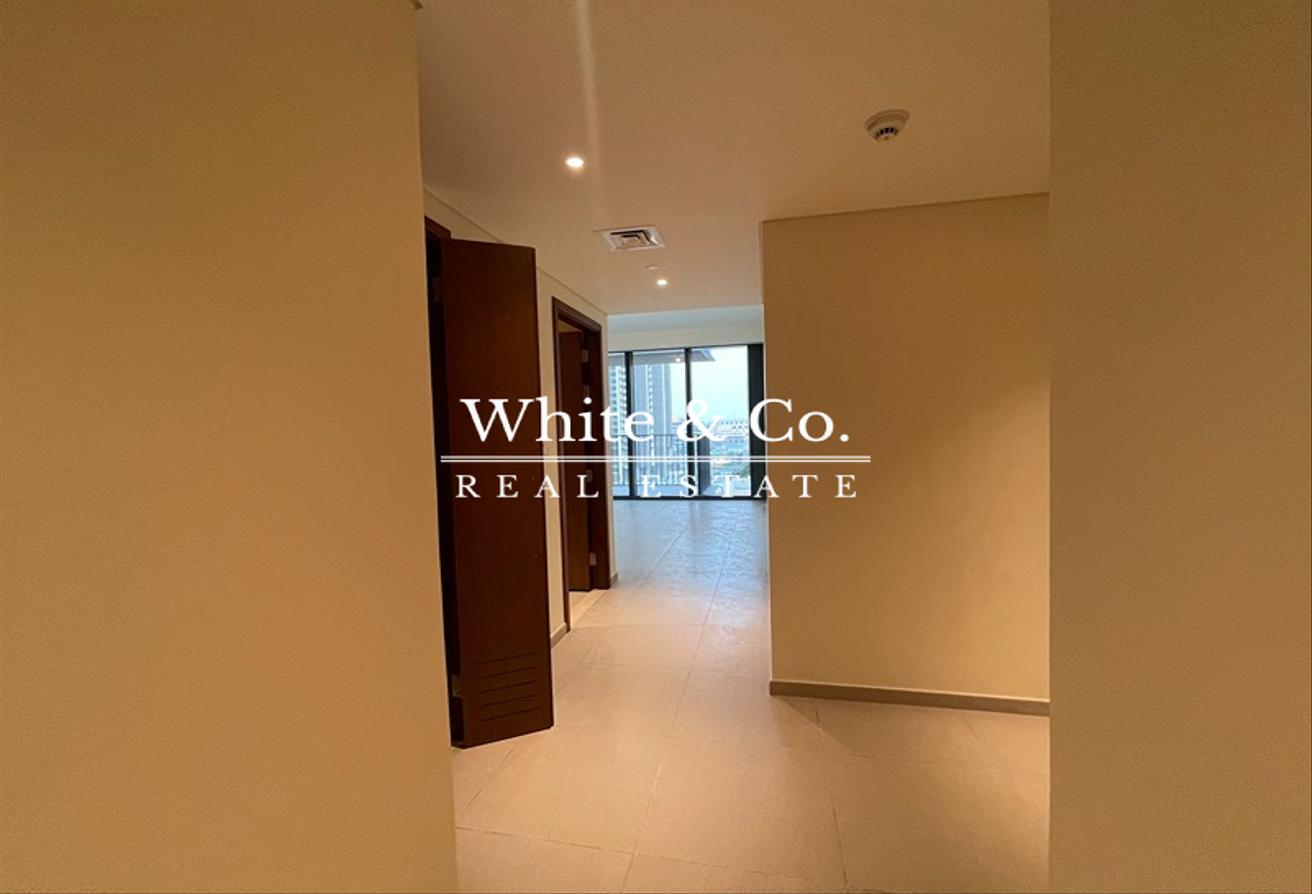 FULL BLVD VIEW | 01 LAYOUT | UNFURNISHED photo 4