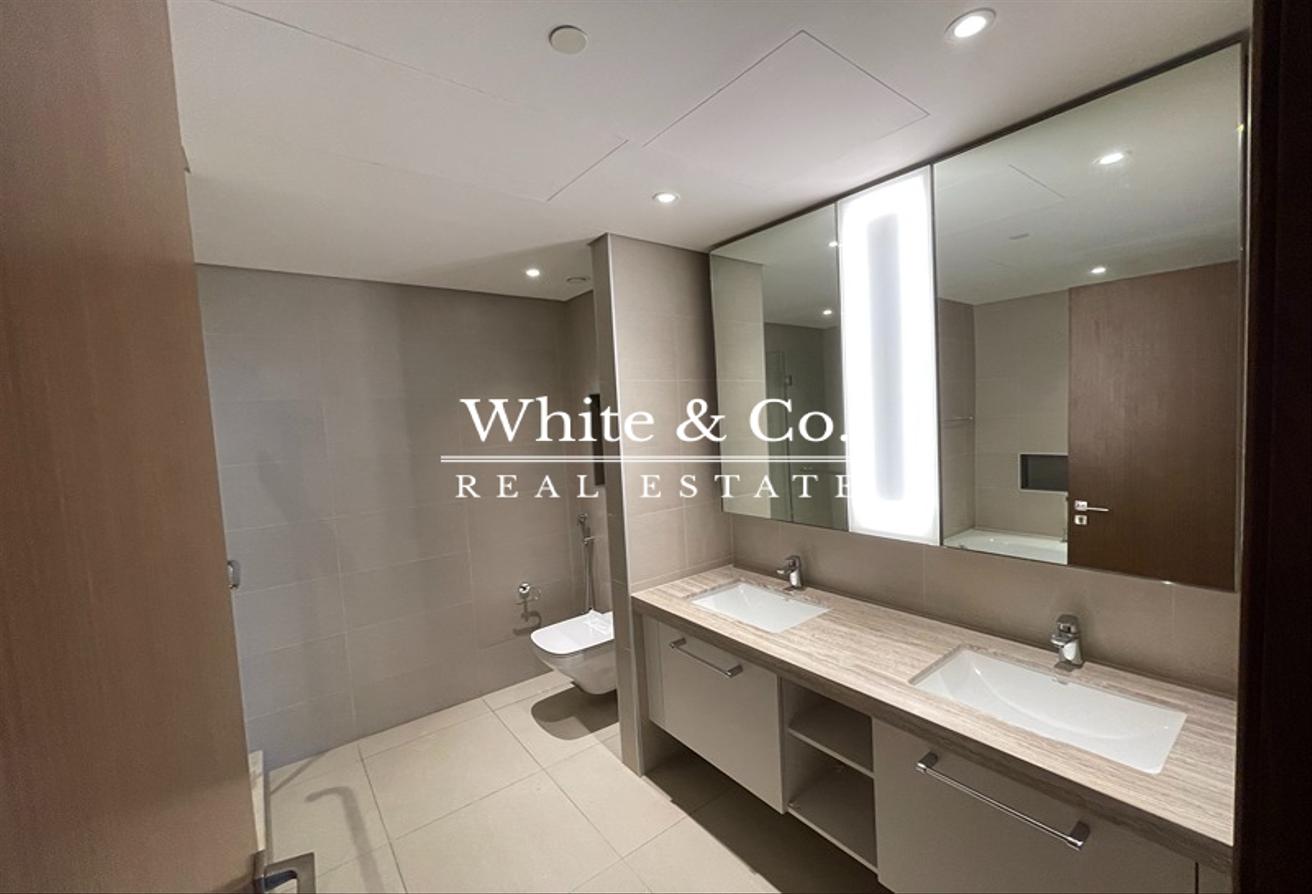 FULL BLVD VIEW | 01 LAYOUT | UNFURNISHED photo 15