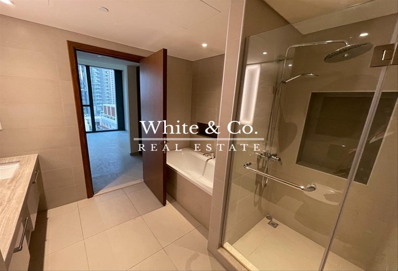 FULL BLVD VIEW | 01 LAYOUT | UNFURNISHED photo 16