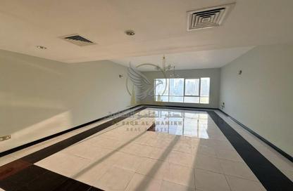 Apartment - 4 - 5 for rent in Shaheen Tower - Al Majaz 1 - Al Majaz - Sharjah Apartment - 4 - 5 for rent in Shaheen Tower - Al Majaz 1 - Al Majaz - Sharjah