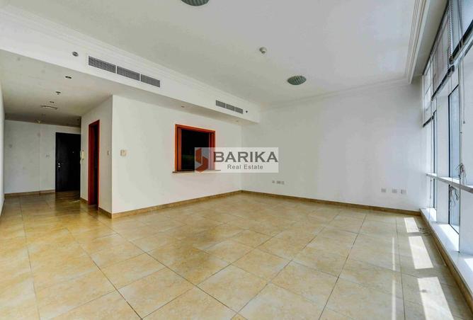 Elegant 2BR | Great Layout | Marina View Living photo 3