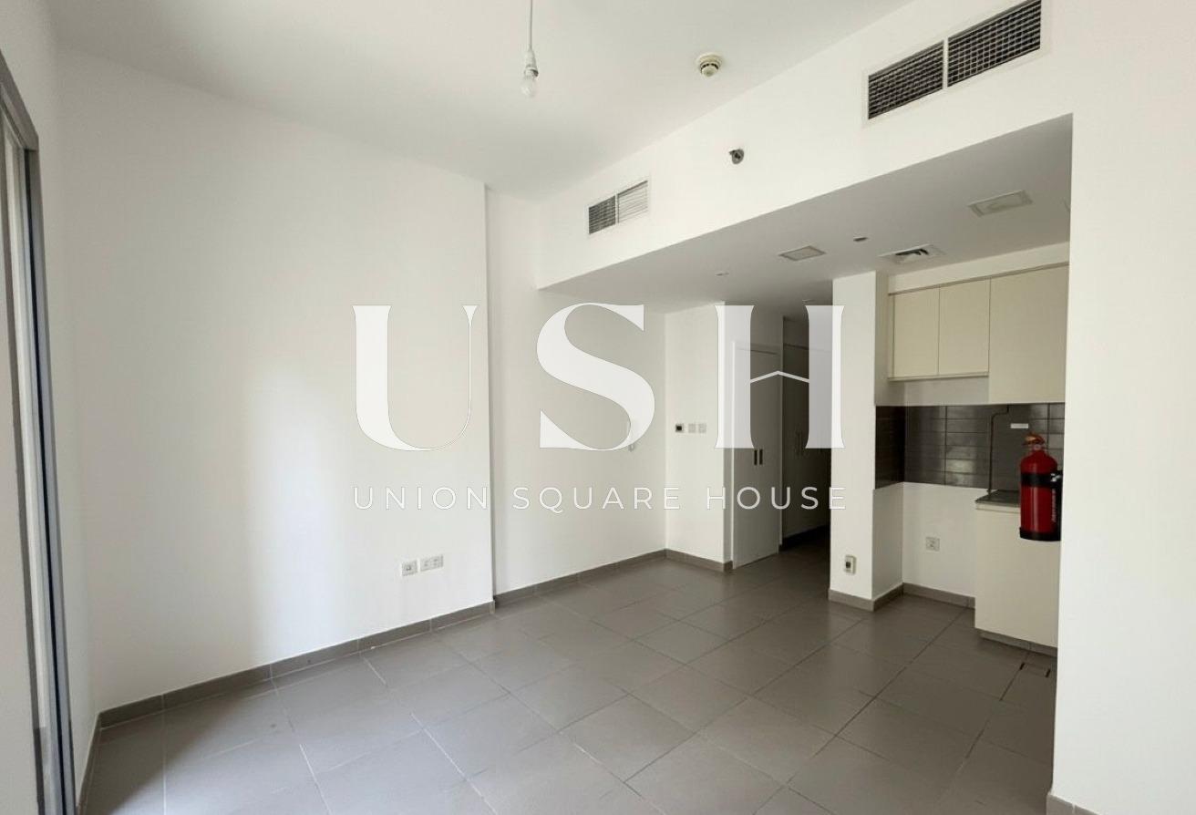 Sleek & Affordable Studio| Prime Location | Vacant photo 2