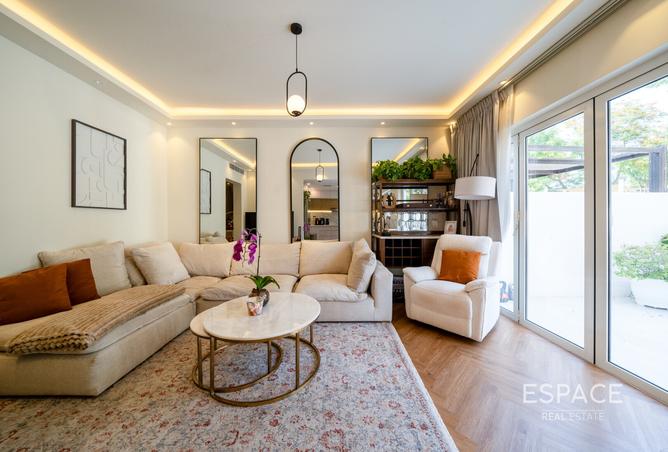 2-bed villa in Springs 11 · Upgraded — photo 2
