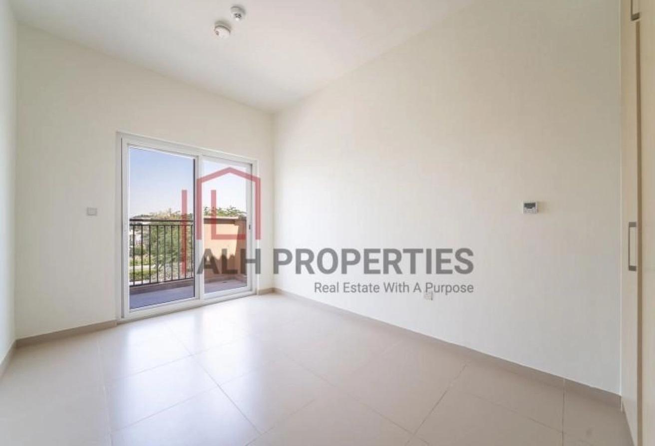 Vacant | Single Row | Landscaped| Large plot photo 13