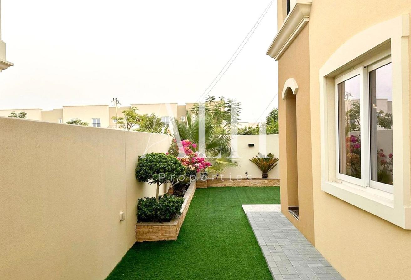 Vacant | Single Row | Landscaped| Large plot photo 24
