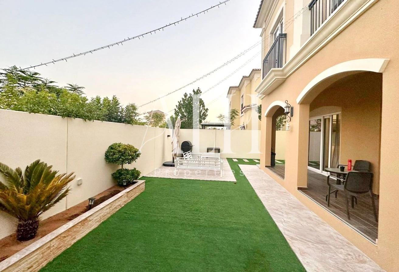 Vacant | Single Row | Landscaped| Large plot photo 3