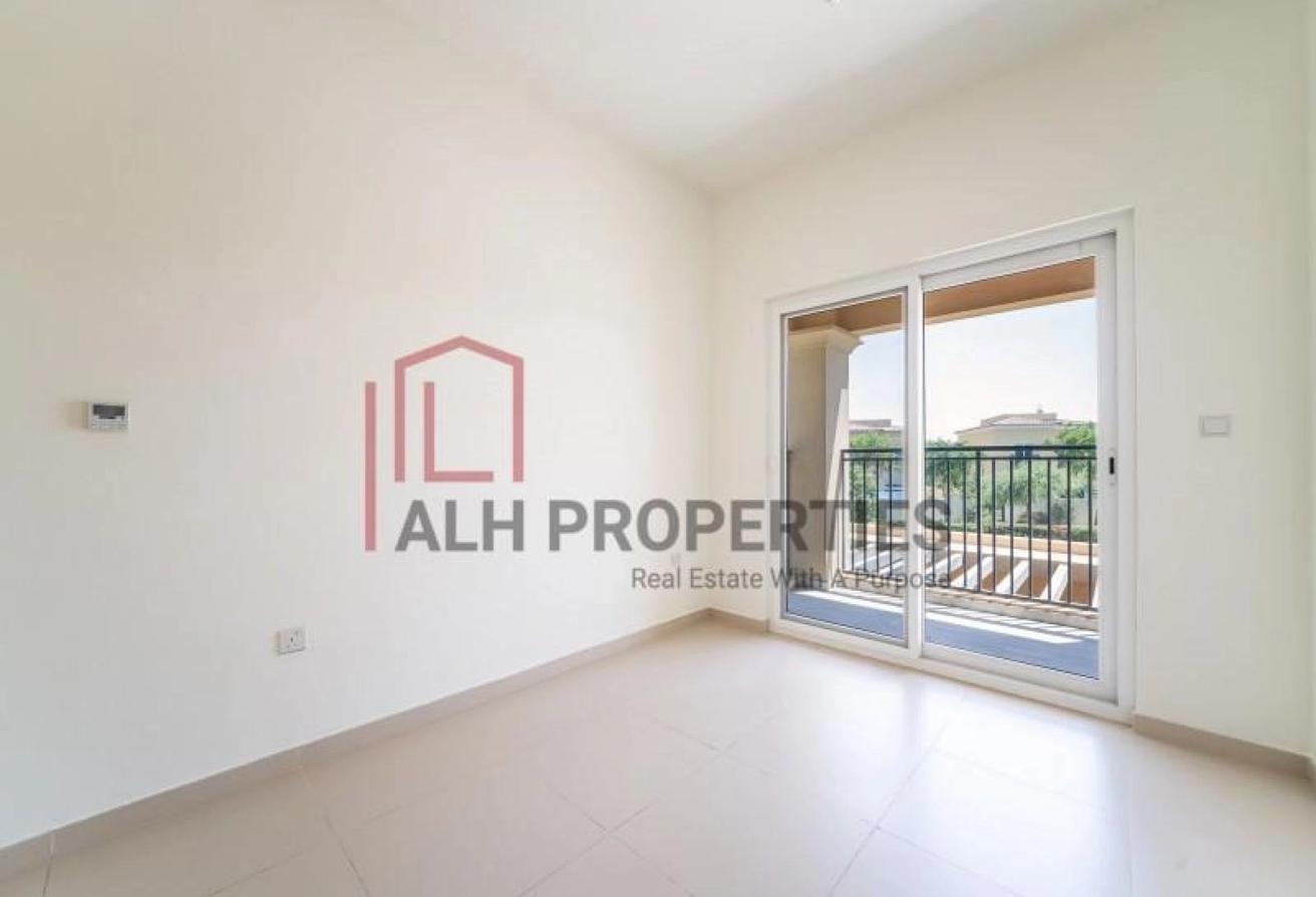 Vacant | Single Row | Landscaped| Large plot photo 16