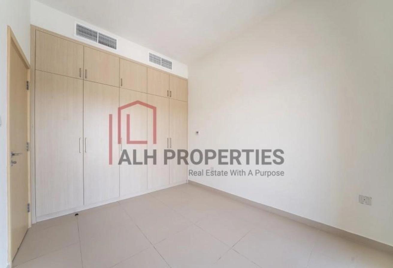 Vacant | Single Row | Landscaped| Large plot photo 11