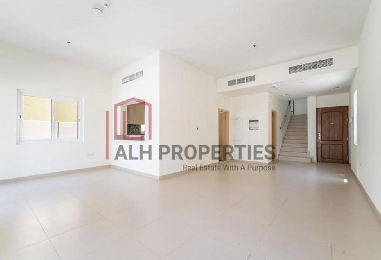 Vacant | Single Row | Landscaped| Large plot photo 4