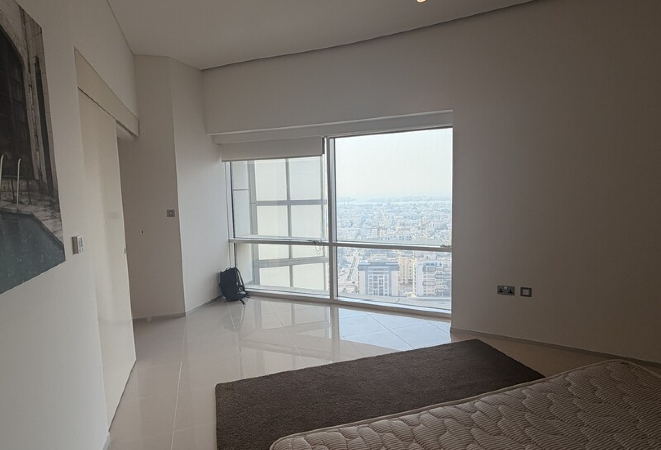 Bright & Spacious | Sheik Zayed | Prime Location gallery image