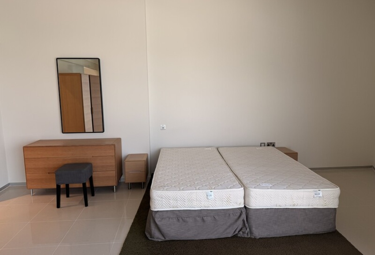 Bright & Spacious | Sheik Zayed | Prime Location gallery image