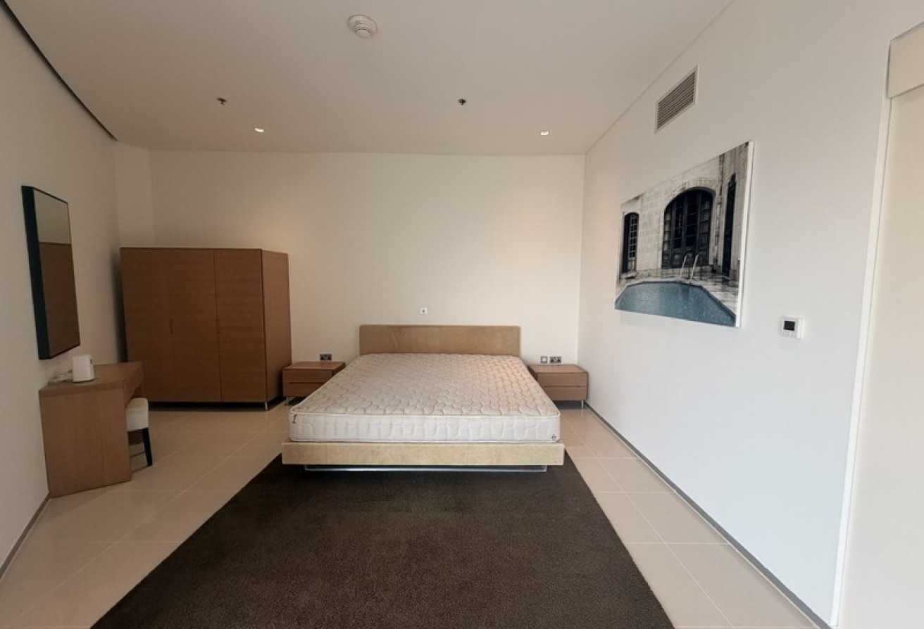 Bright & Spacious | Sheik Zayed | Prime Location gallery image