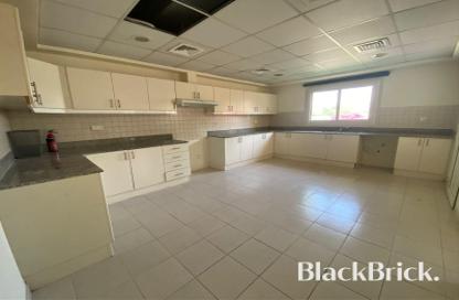 Villa - 4 Bedrooms - 5 Bathrooms for rent in Meadows 1 - Meadows - Dubai
