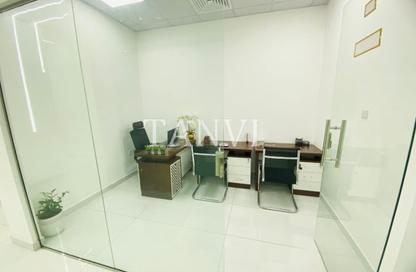 Office Space - Studio - 1 Bathroom for rent in Red Avenue - Al Garhoud - Dubai