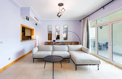 شقة - 2 غرف نوم - 3 حمامات للايجار في الخضراوي - مساكن شور لاين - نخلة جميرا - دبي