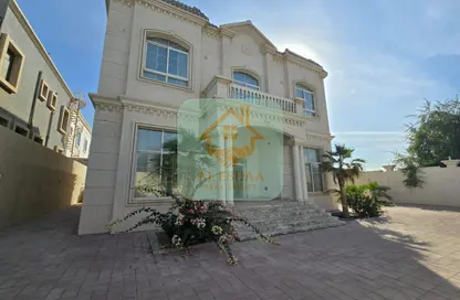 فيلا - 5 غرف نوم - 6 حمامات للايجار في الرفاع - رأس الخيمة