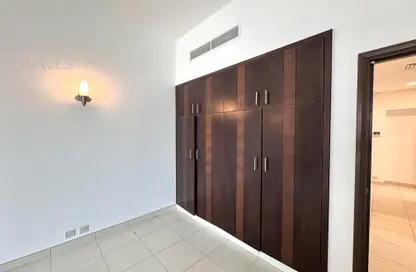Apartment - 2 Bedrooms - 3 Bathrooms for rent in Latifa Tower - Sheikh Zayed Road - Dubai