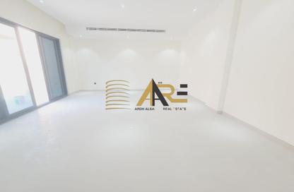 Apartment - 3 Bedrooms - 5 Bathrooms for rent in Nasma Residence - Al Tai - Sharjah
