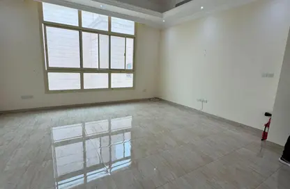 Apartment - 5 Bedrooms - 5 Bathrooms for rent in Baniyas - Abu Dhabi