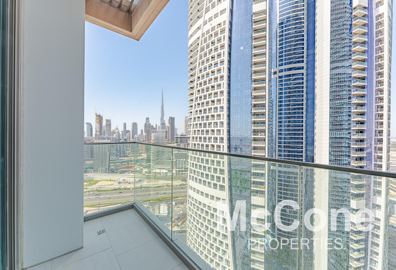 Burj View | Upgraded Corner Duplex | Maids/Study photo 18