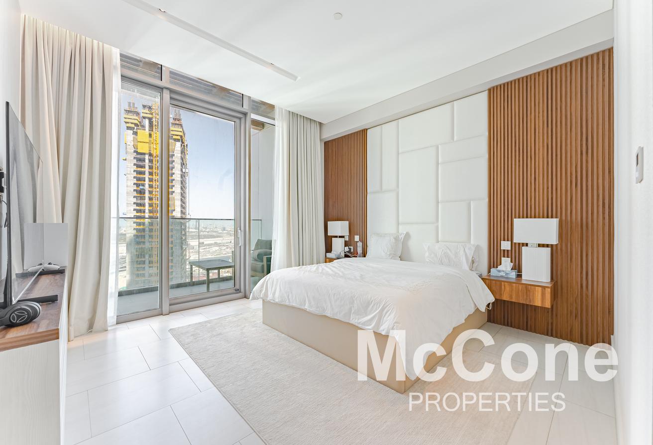 Burj View | Upgraded Corner Duplex | Maids/Study photo 14