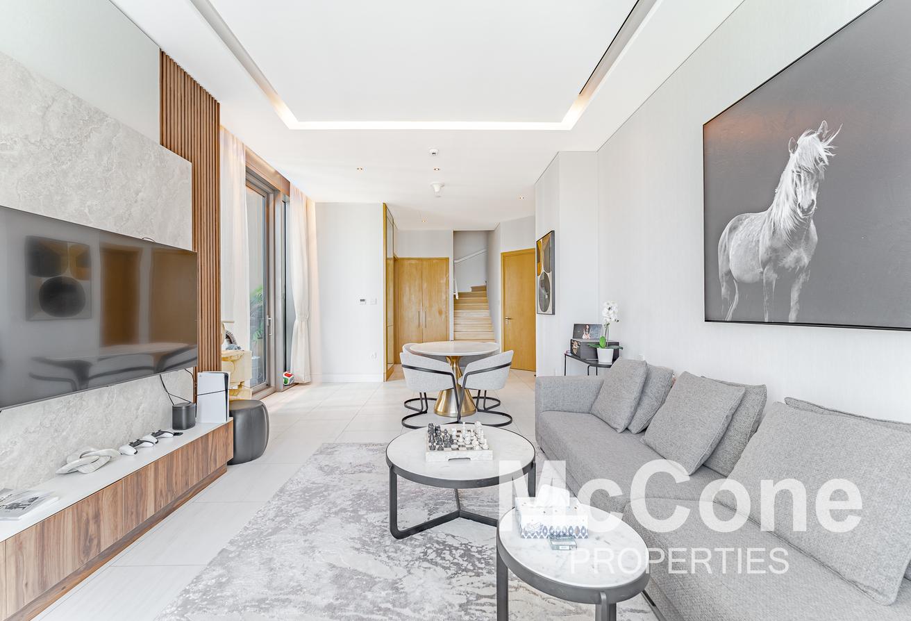 Burj View | Upgraded Corner Duplex | Maids/Study photo 8