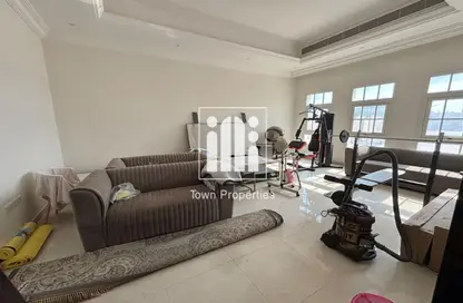 Apartment - 2 Bedrooms - 2 Bathrooms for rent in Baniyas - Abu Dhabi