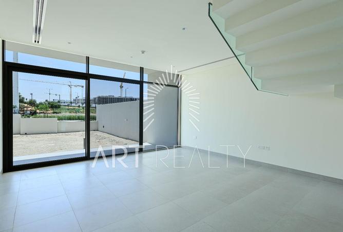 Spacious 3BR+ Maid | Vacant | Family Home — photo 2