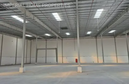Warehouse - Studio - 2 Bathrooms for rent in Umm Al Thuoob - Umm Al Quwain