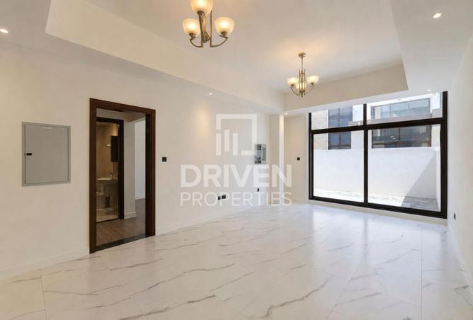 Gated Community | Band New | Open Kitchen | Vacant photo 2