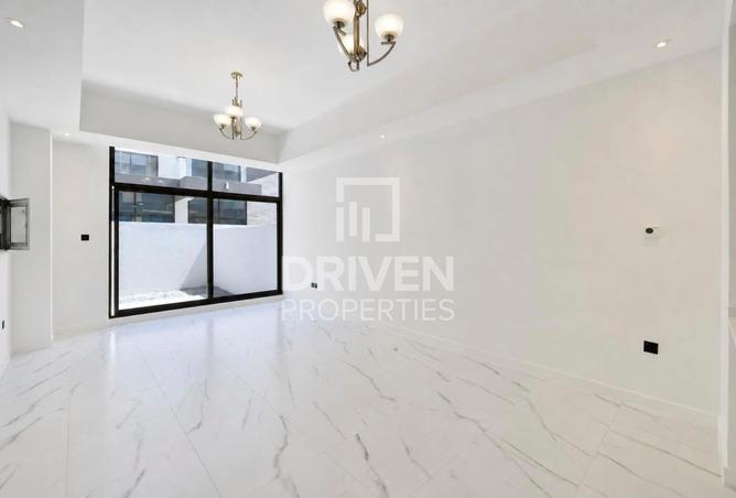Gated Community | Band New | Open Kitchen | Vacant