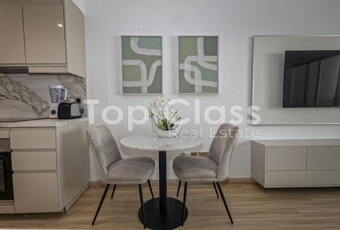 Vacant  |  Fully furnished  |  Chic Upgrades — photo 3