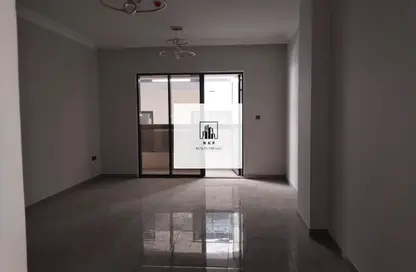 شقة - غرفة نوم - 2 حمامات للايجار في مجمع مويلح - تجارية مويلح - الشارقة شقة - غرفة نوم - 2 حمامات للايجار في مجمع مويلح - تجارية مويلح - الشارقة